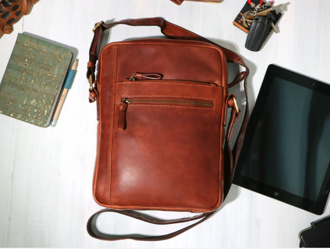 PRIMEHIDE Men's Leather Cognac iPad/Tablet Messenger Bag - 1652
