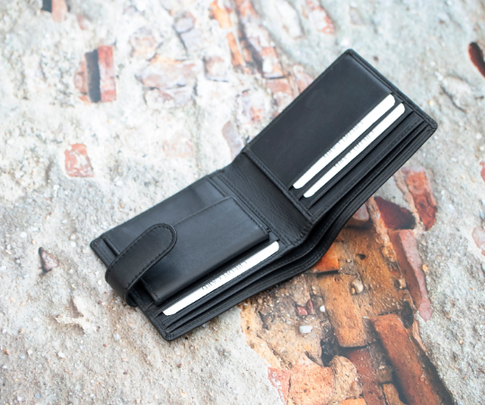 Alpha Leather Men's Black RFID Safe Bifold Wallet - 1365